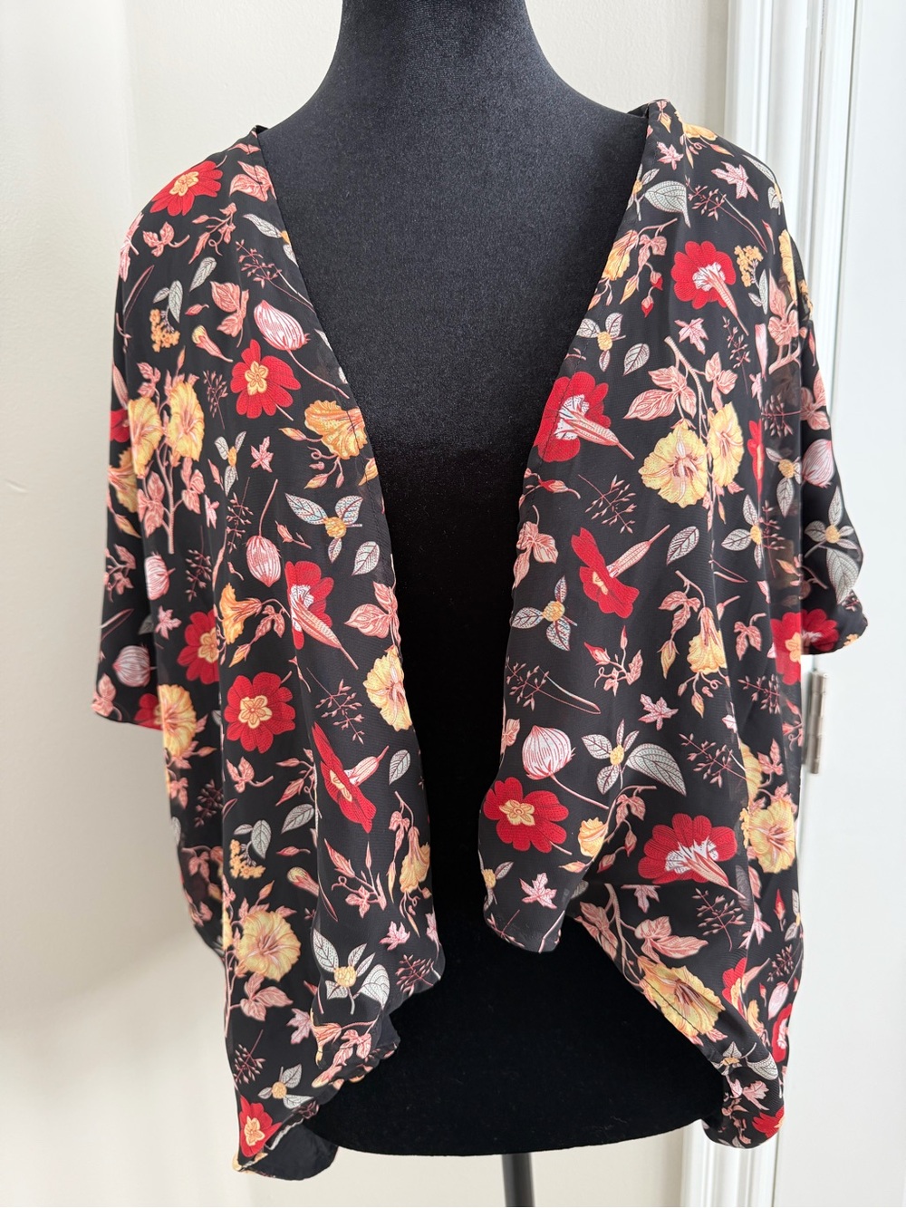Chelsea & Violet Girls Floral Kimono Cardigan Black Size M